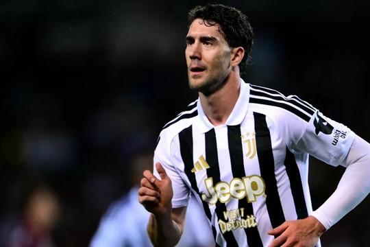 Rào cản 130.000 bảng/tuần: Lý do Man United chưa thể chiêu mộ Dusan Vlahovic