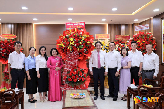 Phó Bí thư Thường trực Thành ủy Nguyễn Khắc Toàn thăm, chúc mừng 96 năm ngày Truyền thống ngành Tuyên giáo