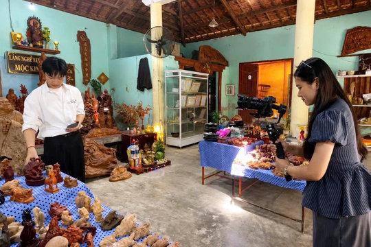 Những người kể chuyện quê hương