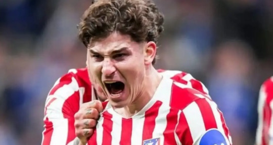 Barcelona phớt lờ đơn kiện của Atletico Madrid để quyết chiêu mộ Julian Alvarez