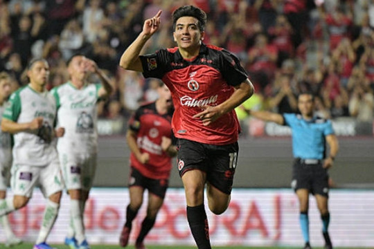 Man Utd chi 20 triệu bảng chiêu mộ Gilberto Mora: Lời giải cho bài toán kế vị Bruno Fernandes