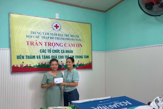 Trao quà cho trẻ mồ côi tại Trung tâm Nuôi dạy trẻ mồ côi thuộc Hội Chữ thập đỏ Đà Nẵng
