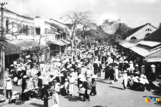 Phiên chợ xứ Quảng