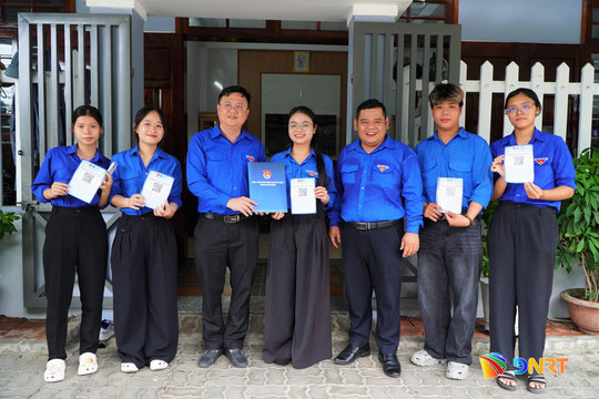 Tuổi trẻ Đà Nẵng đồng loạt ra quân mang dịch vụ công trực tuyến đến từng hộ dân