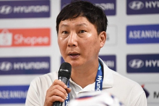 HLV Kim Sang-sik thẳng thắn về Đình Bắc và liên minh AFC phản đối FIFA 20 tỷ USD
