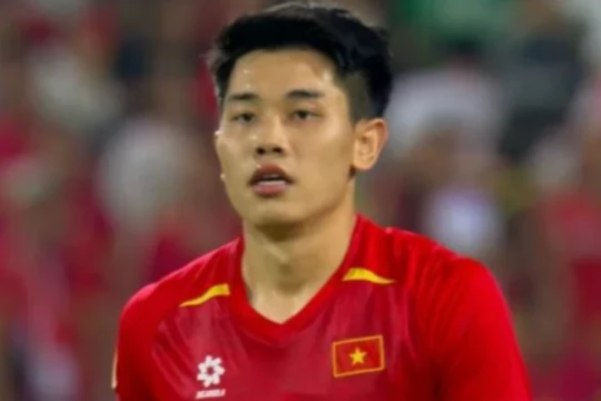 HLV Kim Sang-sik rút Đình Bắc ở phút 41: Bài học kỷ luật khắc nghiệt tại ASEAN Cup