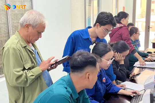 Những “trợ lý số” áo xanh