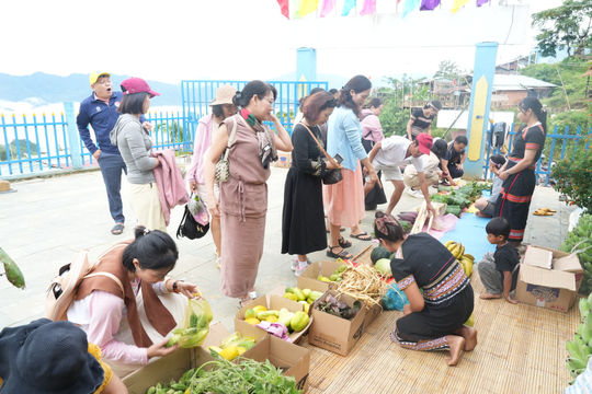 Trải nghiệm chợ phiên dược liệu, nông sản trên mây