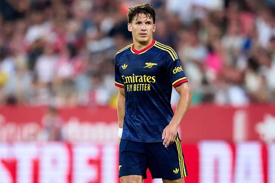 Tzolis rực sáng ngày ra mắt, Arsenal đè bẹp Girona 4-1 trong trận giao hữu tiền mùa giải