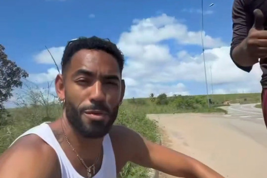 Matheus Cunha và câu chuyện ấm lòng cùng cổ động viên giữa đường quê Brazil