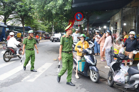 Quyết liệt lập lại trật tự đô thị