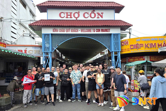 Thủy thủ tàu sân bay USS George Washington trải nghiệm văn hóa, ẩm thực Đà Nẵng