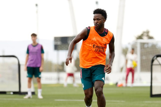 Được Arsenal chèo kéo, Vinicius hé lộ cuộc trò chuyện đặc biệt với Jose Mourinho