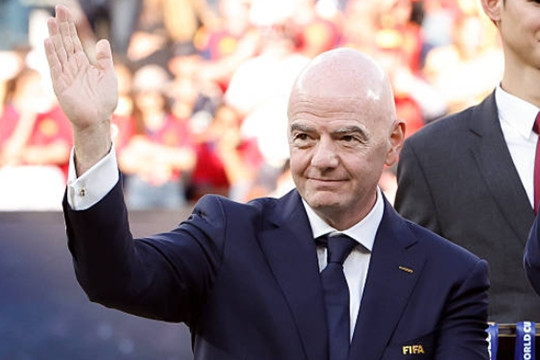 Bị cáo buộc tống tiền, Chủ tịch FIFA Gianni Infantino đối mặt làn sóng tẩy chay diện rộng