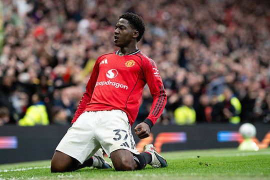 Tái cấu trúc tuyến giữa Man Utd: Vì sao Kobbie Mainoo là số 6 hoàn hảo cho Carrick