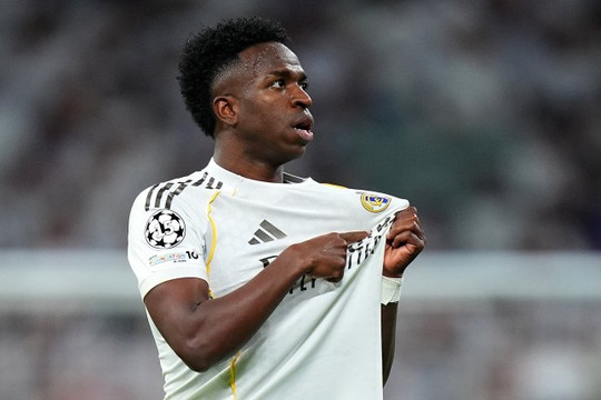 Jamie Carragher vạch trần lý do Arsenal khó chiêu mộ Vinicius Junior từ Real Madrid