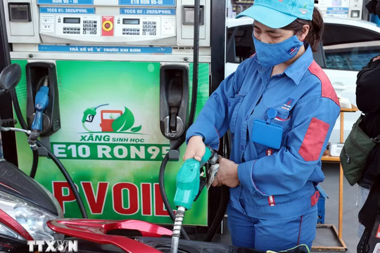 Xăng dầu trong nước đồng loạt giảm, E10RON95-III xuống còn 22.324 đồng/lít