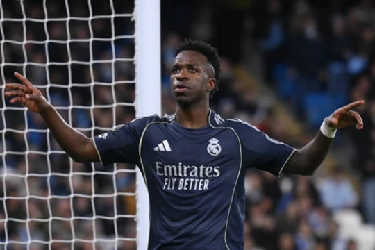 Vinicius Jr đứng trước bước ngoặt lịch sử: Ở lại Real Madrid hay sang Arsenal?