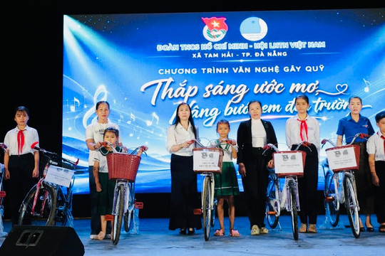 Tiếp sức học sinh khó khăn trước thềm năm học mới