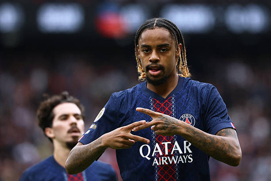 Arsenal sẵn sàng chi 140 triệu bảng mua Barcola nếu hụt Vinicius