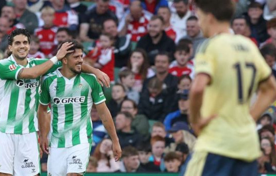 Hàng thủ vỡ vụn, Arsenal nhận thất bại 1-3 cay đắng trước Real Betis tại Dublin