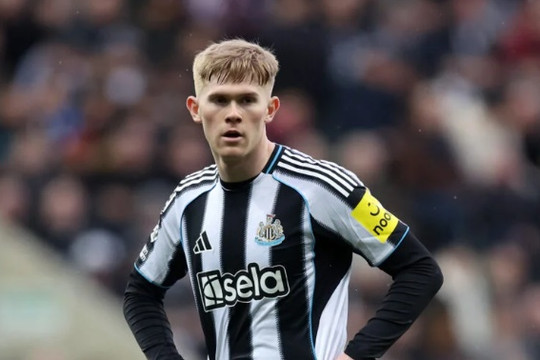 Manchester United gặp khó vụ Lewis Hall: Newcastle quyết tâm giữ người bằng mọi giá