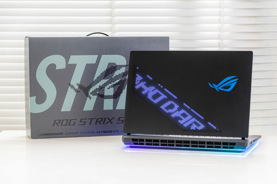 Phân tích ASUS ROG Strix SCAR 18 2026: Quái vật laptop 180 triệu đồng với công suất 320W