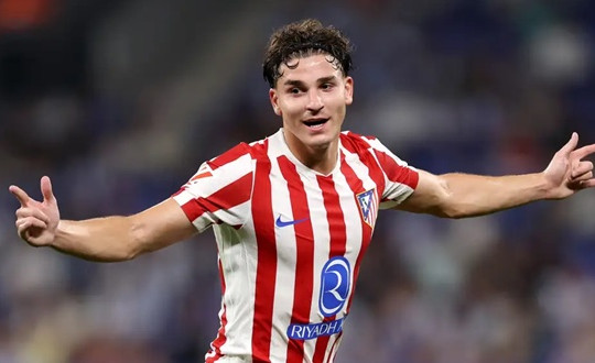 Barcelona cuống cuồng lập danh sách mua trung phong sau khi hụt Julian Alvarez