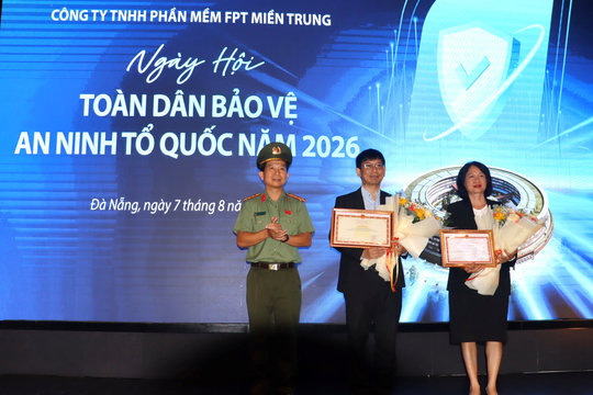 FPT miền Trung nhận bằng khen của Bộ Công an về phong trào bảo vệ an ninh Tổ quốc