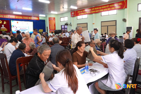 Phường An Thắng tổ chức khám sức khỏe định kỳ miễn phí cho người dân