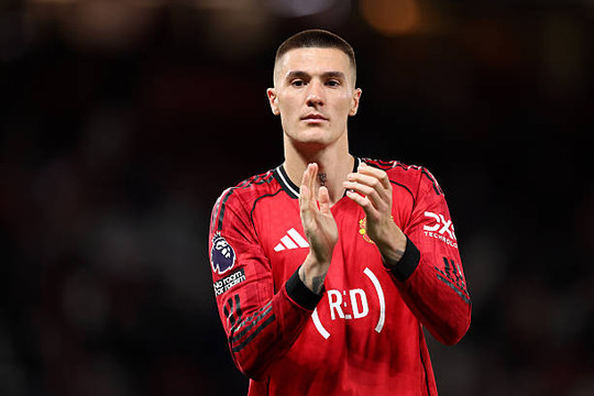 Manchester United nhận tin vui về chấn thương của tiền đạo Benjamin Sesko tại Carrington