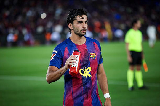 PSG tăng tốc hoàn tất hai thương vụ Ferran Torres và Mika Godts chuẩn bị đấu Aston Villa