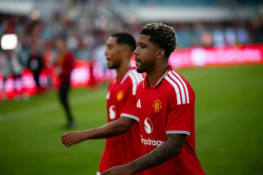 Andrey Santos tỏa sáng trước PSG, sẵn sàng trở thành số 6 mới của Manchester United