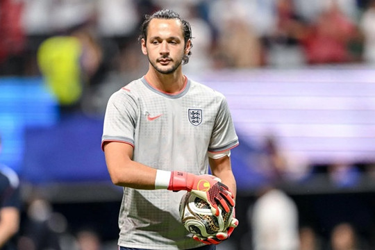Leeds chi 40 triệu bảng mua James Trafford từ Man City: Lời giải đắt giá cho vị trí người gác đền