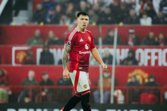 Lisandro Martinez phải tập riêng tại Carrington: Bài toán hàng thủ của Manchester United