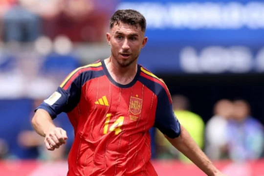 Barcelona cân nhắc 4 phương án thay thế Ronald Araujo khi trung vệ này đến Liverpool