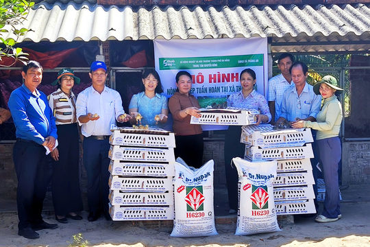 Hỗ trợ 1.500 con gà giống thực hiện mô hình nông nghiệp tuần hoàn tại xã Thăng An