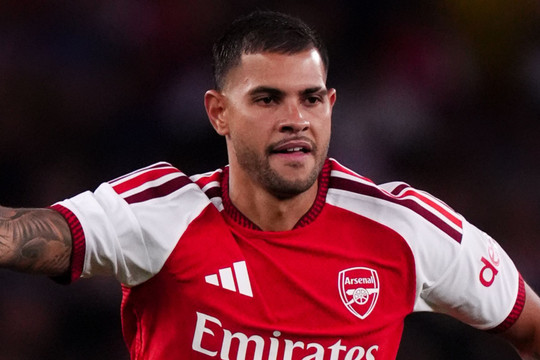 Bruno Guimaraes ra mắt Arsenal ấn tượng trong trận hòa Como 1-1 trước thềm mùa giải mới