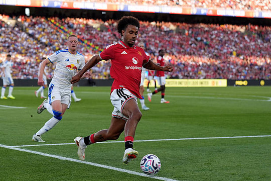 Joshua Zirkzee ghi bàn giúp Man Utd đánh bại Leeds United giữa bối cảnh Juventus đàm phán