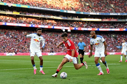 Harry Amass tỏa sáng trước Leeds giúp Manchester United tiết kiệm ngân sách chuyển nhượng