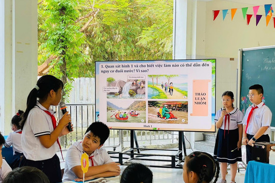 Từ quản lý đến quản trị trường học
