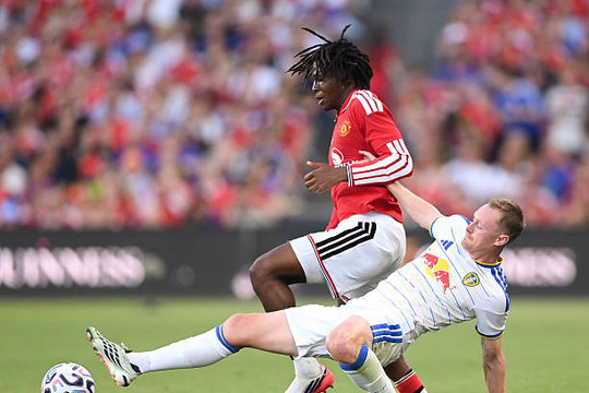 HLV Michael Carrick xác định vị trí thi đấu tối ưu cho tài năng trẻ Patrick Dorgu tại MU