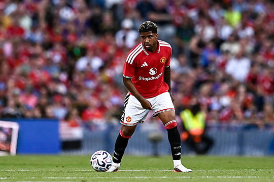Andrey Santos tỏa sáng ở vị trí tiền vệ mỏ neo giải bài toán tuyến giữa Manchester United