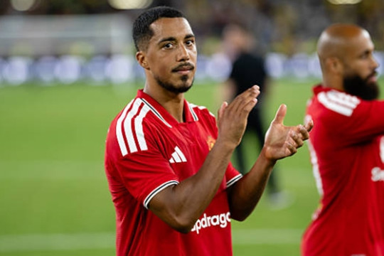 Bộ đôi Tielemans và Santos giúp HLV Michael Carrick tái thiết tuyến giữa Manchester United