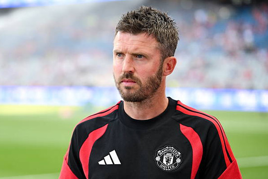 HLV Michael Carrick hối thúc ban lãnh đạo MU tiếp tục mua sắm trước khi kỳ chuyển nhượng khép lại