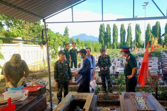 Xã Gò Nổi lấy mẫu sinh phẩm hơn 470 mộ liệt sĩ chưa xác định thông tin