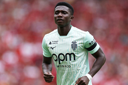 MU quyết tâm chiêu mộ Lamine Camara nhằm nâng cấp hàng tiền vệ trước Chelsea và Liverpool