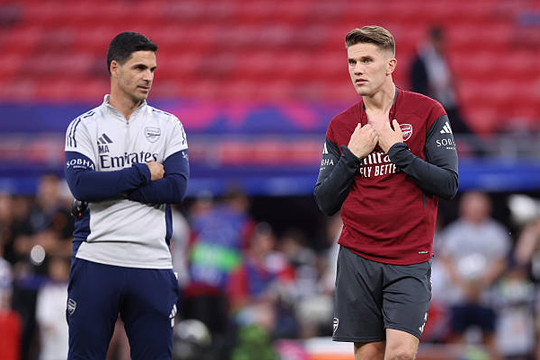 Arsenal nên từ bỏ bom tấn Victor Osimhen để tránh lặp lại bài học đắt giá mang tên Gyokeres