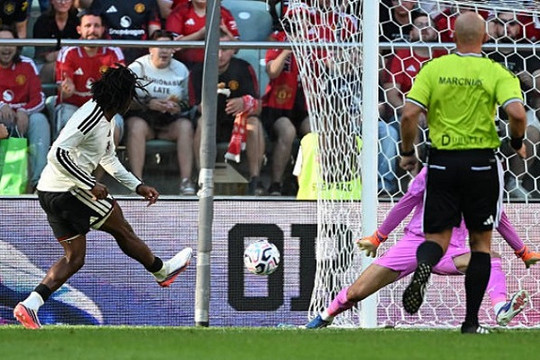 Chấm điểm Manchester United sau trận thua AC Milan: Dorgu rực sáng, Shaw nhận điểm 4