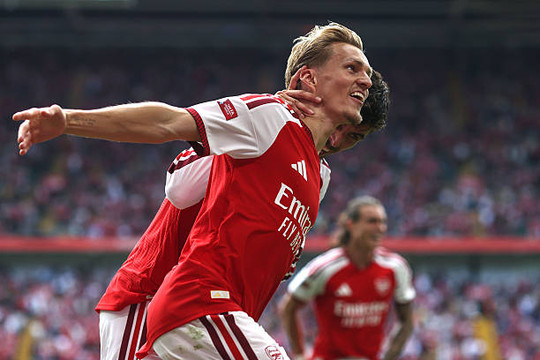 Arsenal đè bẹp Manchester City 3-0 ở Siêu cúp Anh: Odegaard rực sáng, dàn tân binh thăng hoa